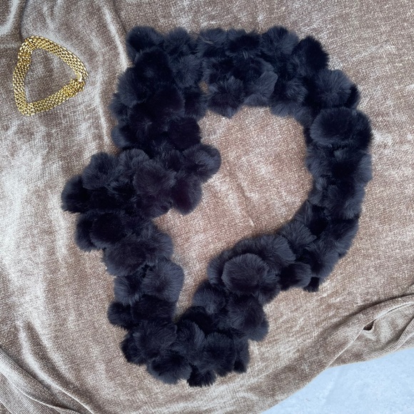 GORGEOUS Faux Fur Infinity Scarf - Picture 4 of 9
